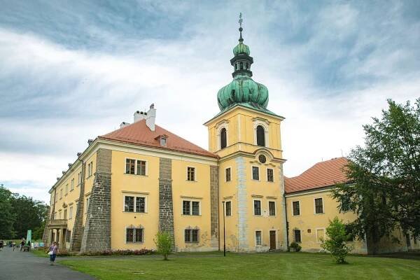 Obrazem: Nezdražili jsme, přesto je lidí méně, říkají na "Mácháči". I tak město trpí