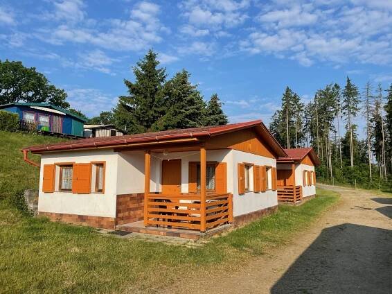 TIP na dovolenou. Kempujte přímo u vodní nádrže Hracholusky s romantickým výhledem na vodní hladinu - All4Camper
