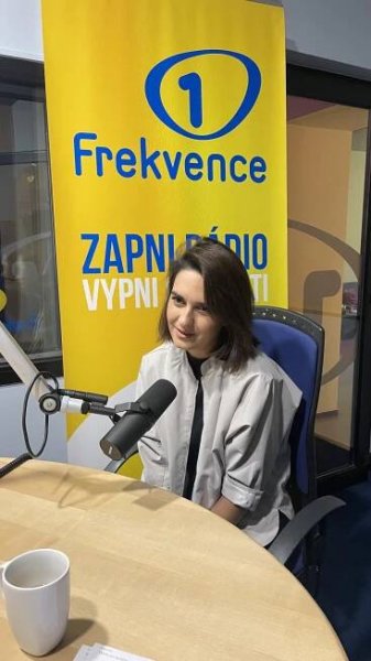 Pavla Dostálová: Herectví není jednoduché v rámci jistot. Jdete s kůží na trh | Host Frekvence 1