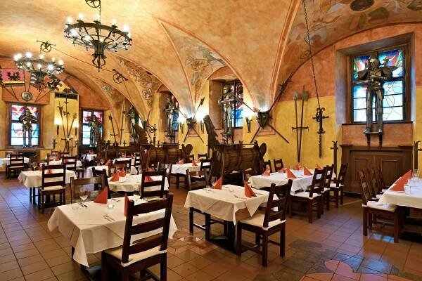 Degustační menu pro dva v jedné z nejkrásnějších restaurací Prahy: 3 chody v atmosféře 17. století