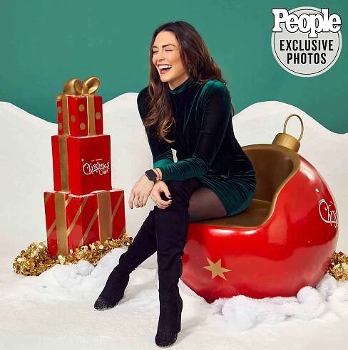 2022 Christmas Con portraits
