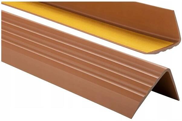 PVC SCHODIŠŤOVÁ LIŠTA 50x40mm 110cm J.BRONZ Schodový profil Protiskluzový