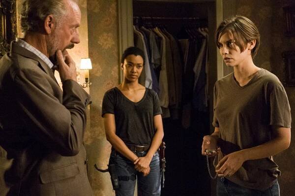 Živí mrtví - Ranaři - Z filmu - Xander Berkeley, Sonequa Martin-Green, Lauren Cohan