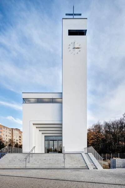 Tohle jsou špičky architektury. Ve Stavbě roku uspěla plavecká hala i poutní areál