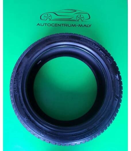 Sada zánovních zimních pneu 255/45/R20 Kumho Wintercraft WS71