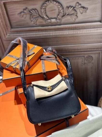 Hermes Mini Lindy Touch 20CM 89 Noir Swift / Matte Crocodile Gold Hardware