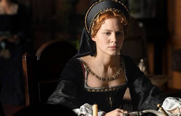 Alicia von Rittberg as Elizabeth I in Becoming Elizabeth