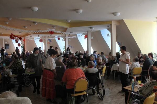 FOTOGALERIE: Dům seniorů ve Kdyni pořádal tradiční ples