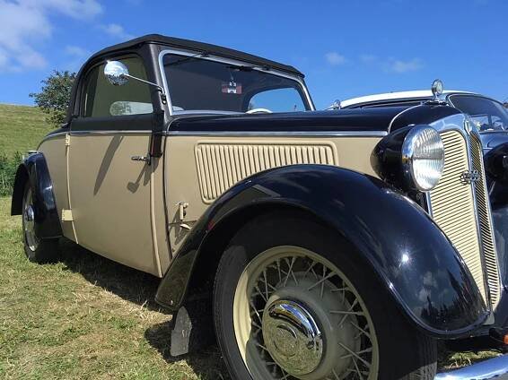 Oldtimer Deichparade | Automobile Klassiker am Nordseedeich
