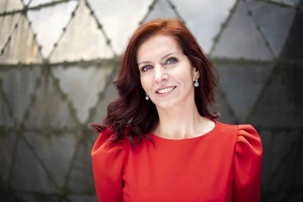 Nora Fridrichová: Xaver je držák mikrofonu, otázkami leští image politiků. Redaktorům rozhlasu se to nelíbí