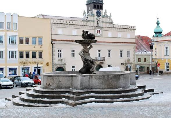 Kašna_se_sochou_Tritona_(Havlíčkův_Brod),_Havlíčkovo_nám.,_Havlíčkův_Brod.jpg