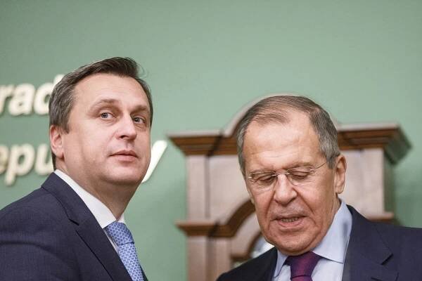 SNS na obrane: Pootočili sme sa k Rusku, nákupy stroskotali a z Danka je kapitán