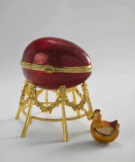 Vzácný objev po sto letech: Fabergého stříbrné nože našli v Polsku