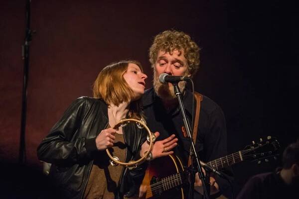 Markéta Irglová získala prestižního Oscara, za píseň Falling Slowly k filmu Once. Nazpívala ji s tehdejším partnerem Glenem Hansardem.