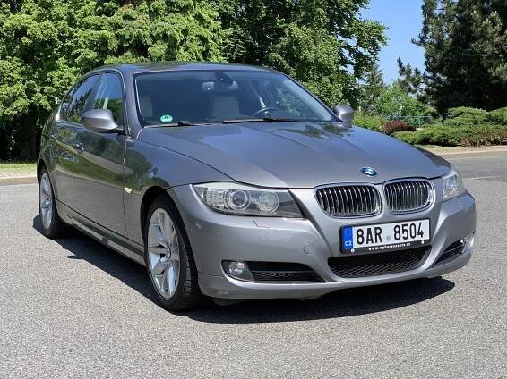 BMW E90 325i 160 kW Sedan / Kůže / Manuál / - Výběrová auta