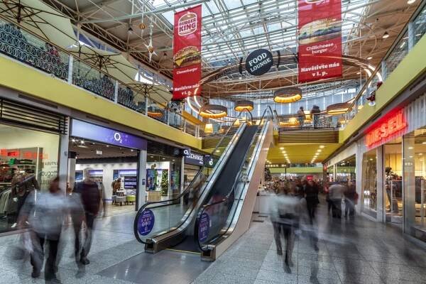 Olympia Brno jde vstříc zákazníkům. Modernizovala jídelní zónu i přístup k ní