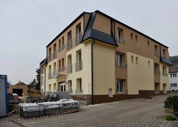 Krupka udělala z bývalého hotelu byty pro seniory, první přijdou v dubnu