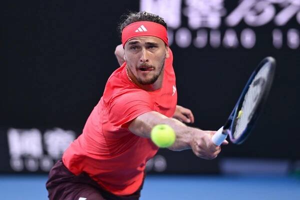Jannik Sinner defends Australian Open title, comfortably defeating Alexander Zverev in men’s final