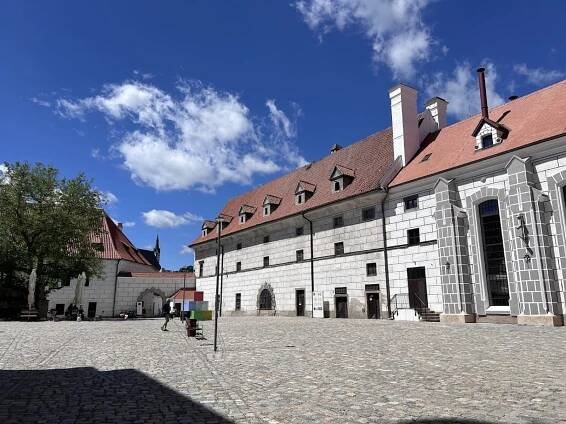 Průvody, dobové trhy i živé šachy. Krumlov ožije renesancí