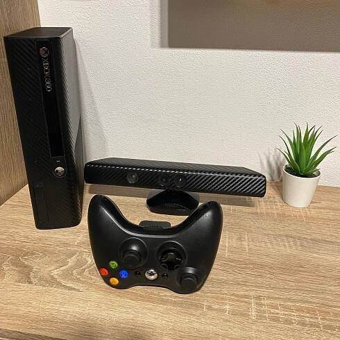 Xbox 360 E 250GB + kinect