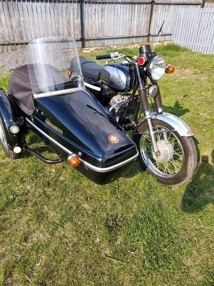 Motocykl Jawa 350/634 se sajdkárou Velorex