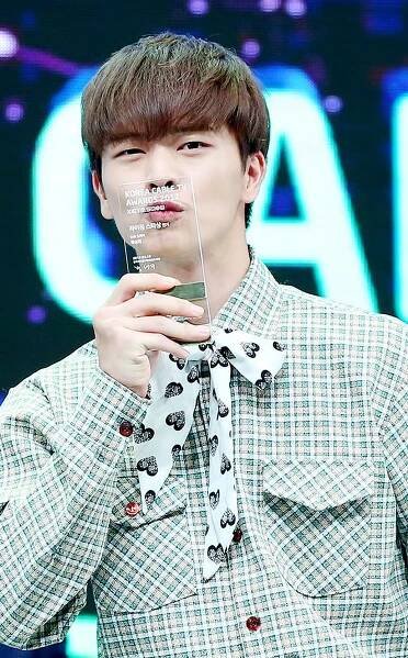 Yook Sung-jae - Wikipedia
