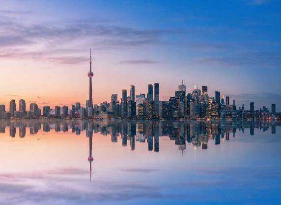 toronto skyline při západu slunce s odrazem - toronto, ontario, kanada - toronto - stock snímky, obrázky a fotky
