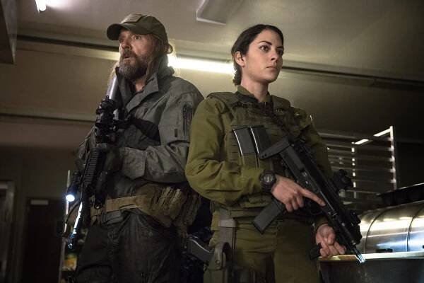 Poslední loď - Solace - Z filmu - John Pyper-Ferguson, Inbar Lavi