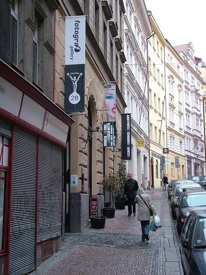 Soubor:2011 03 16 Leica Galerie Praha -1.JPG – Wikipedie