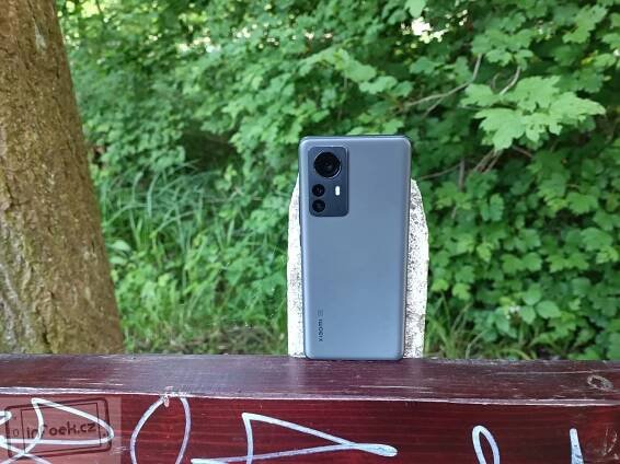 RECENZE: Xiaomi 12 Pro – výborně vybavený mobil, který si zamilujete – Infoek.cz