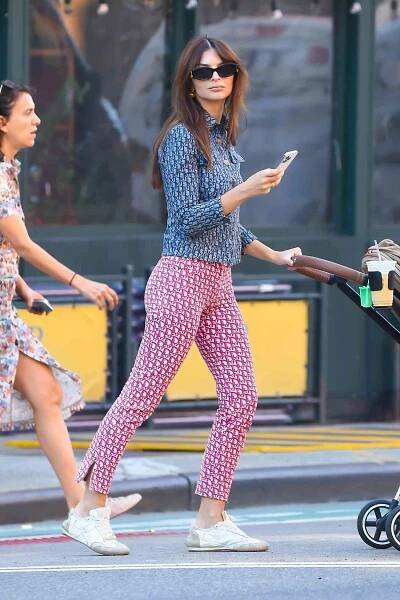 Woman wears capri pants with sneakers