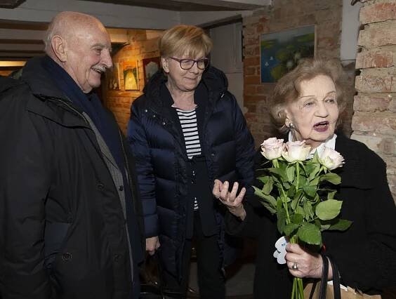 Blanka Bohdanová s hereckým kolegou Josefem Somrem a jeho ženou