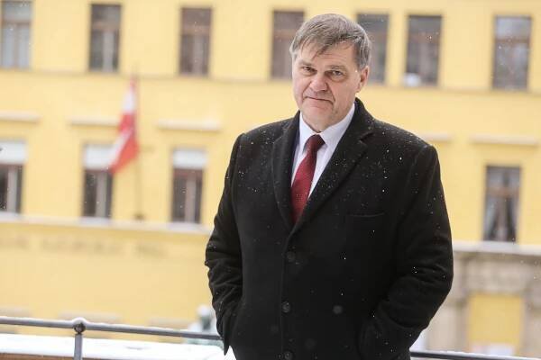 Diplomat Rudolf Jindrák: V našem zájmu je, aby Rusové nevyhráli
