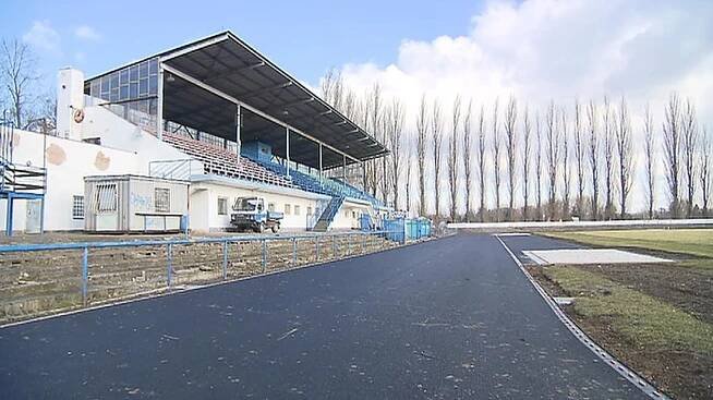 Rekonstrukce stadionu v Čelákovicích byla podle starosty předražená