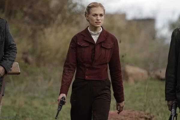 Beyond Valkyrie: Dawn of the Fourth Reich - Z filmu - Julie Engelbrecht