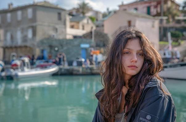Une île - Episode 1 (E01) (2019)