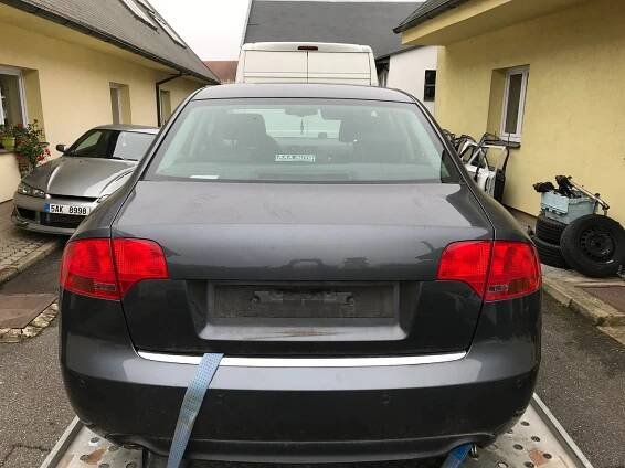 8E5 807 303 A Audi A4 B7 8E Kryt nárazníku pro vozy s parkovacím asistentem limuzina 08/04-06/08 GRU zakladovane | VWAudi.cz