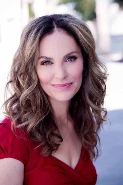 Uncommon Voices presents Film and Television Actress Amy Brenneman - En Garde Arts