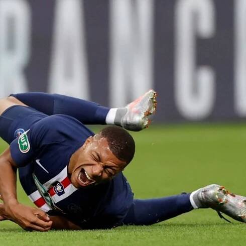 PSG beat 10-man St Etienne to win French Cup but Mbappe injured