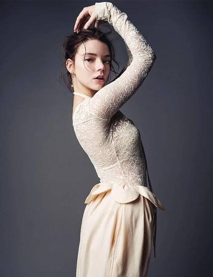 Anya Taylor-Joy For Elle Spain Wallpaper