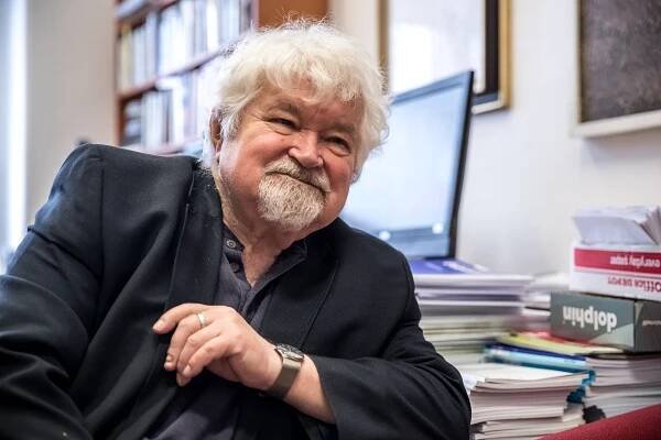 Petr Pithart: Jsem zásadně proti bourání soch a pomníků