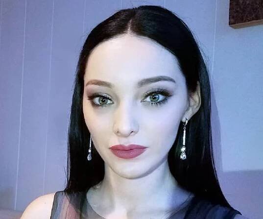 Emma Dumont