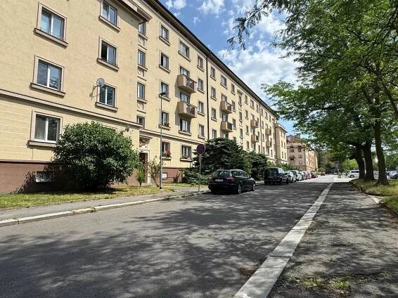 Pronájem pěkného bytu 2+1 s balkonem v Pardubicích - náměstí Dukelských hrdinů - EVROPA realitní kancelář