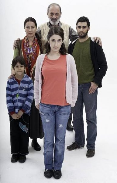 Onay Kaya, Vahide Perçin, Metin Çekmez, Hazal Kaya, Melih Selçuk - Feriha - Promo