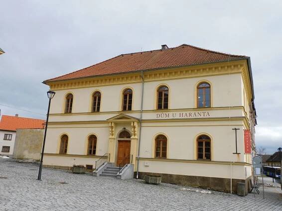 Knihovna Kryštofa Haranta foto 2
