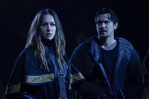 Prvních 100 - Adjustment Protocol - Z filmu - Tasya Teles, Bob Morley