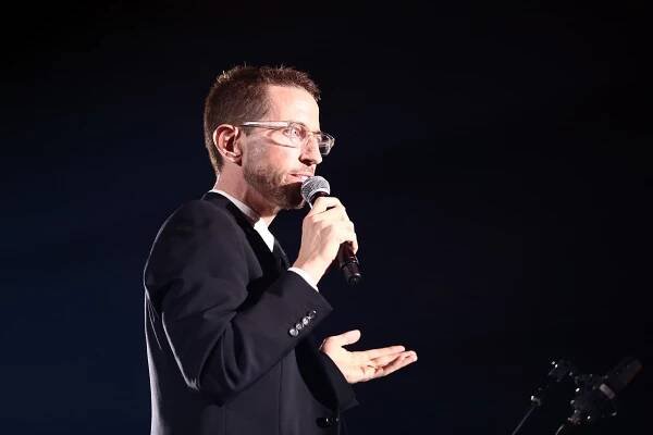 neal-standup1.jpg
