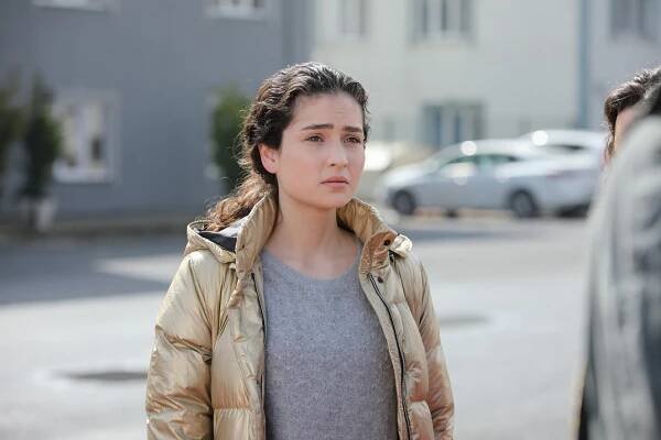 Kardeşlerim - Episode 9 - Z filmu - Melis Minkari