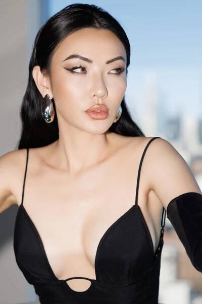 5 NO-FAIL WAYS TO MAKE YOUR LIPS FULLER WITHOUT NEEDLES