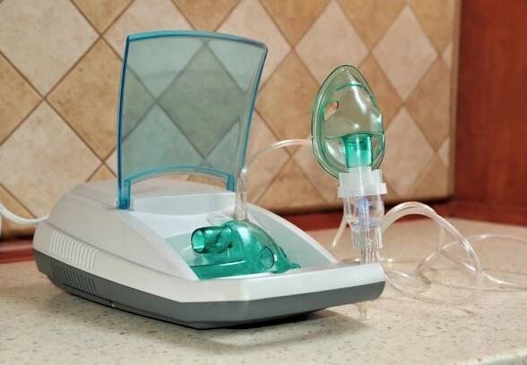 Inhalační léčba bronchodilatancii a kortikosteroidy či oxygenoterapie má v léčbě chorob způsobujících bronchiektázie nezastupitelné místo